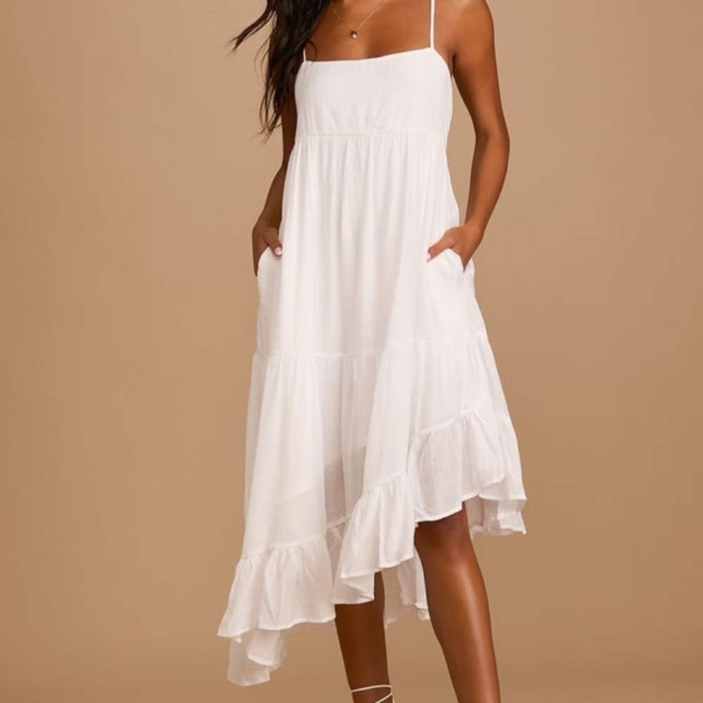 Lulu’s white asymmetrical dress